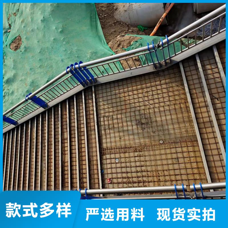 不锈钢景观仿木纹栏杆厂