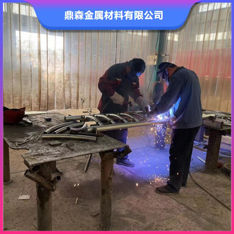 道路防撞护栏-河道防护栏杆使用寿命长久
