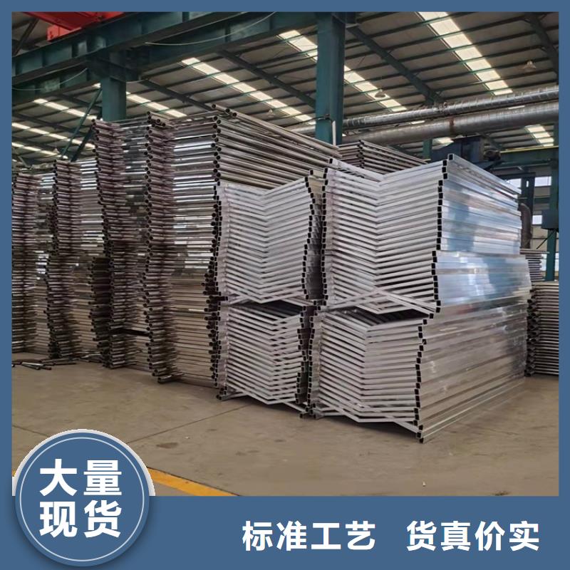 道路防撞护栏欢迎新老客户来厂考察，咨询洽谈业务