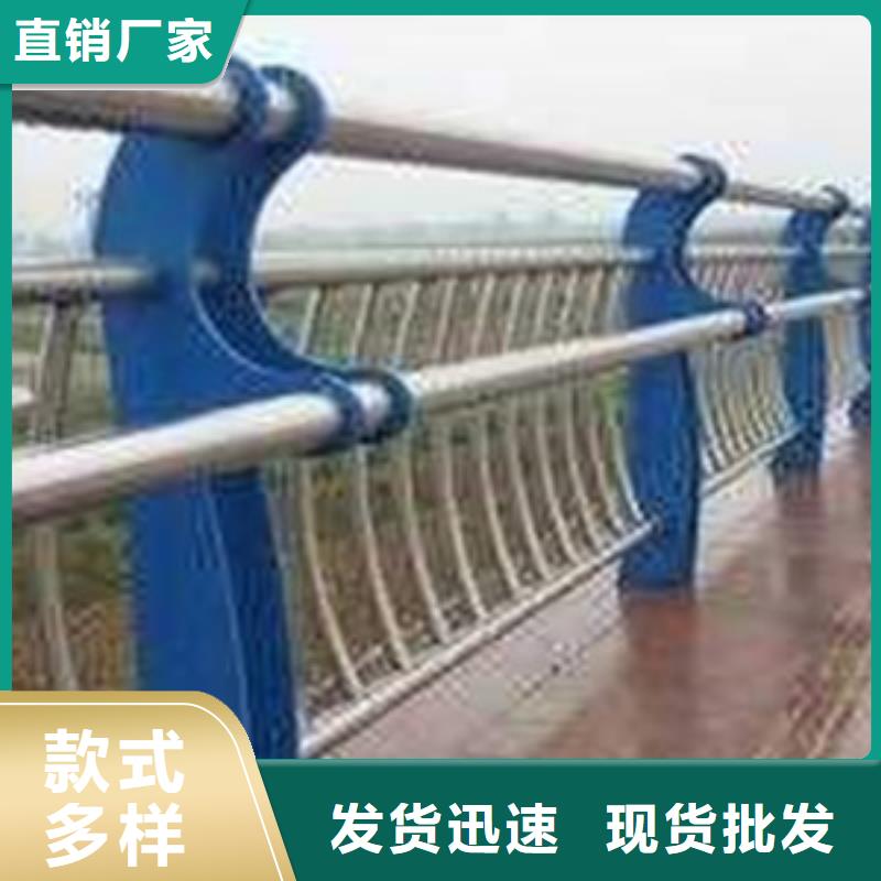 桥梁两边的护栏