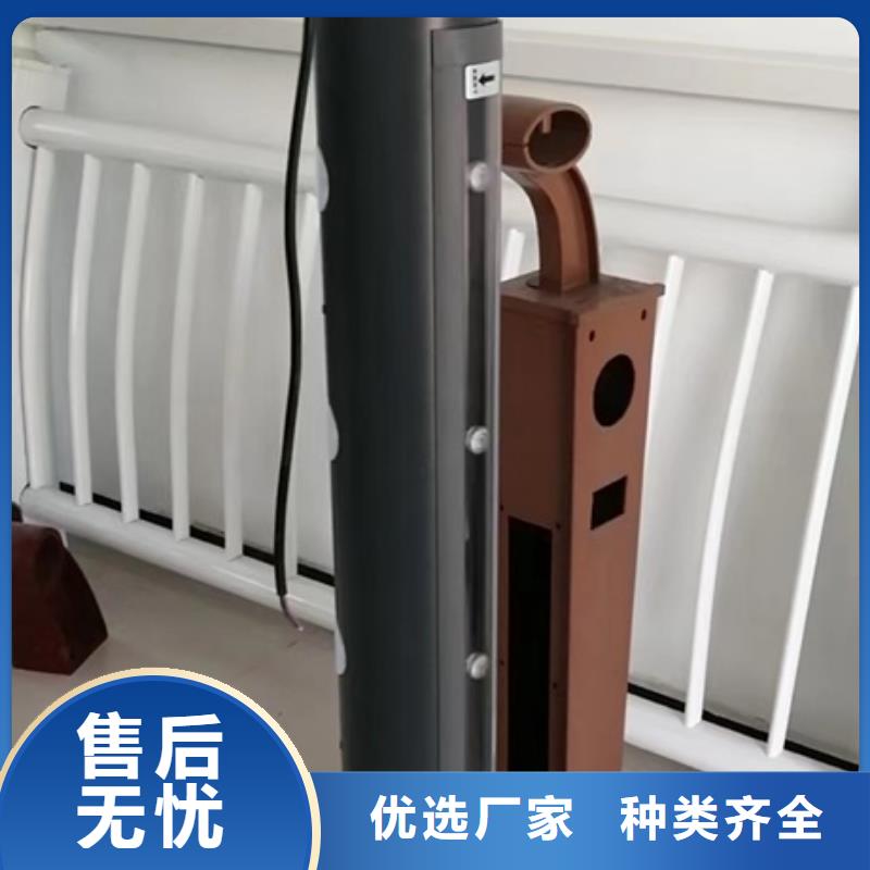 桥梁两边的护栏