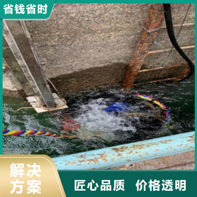 潜水员水里面摄像多年老厂
