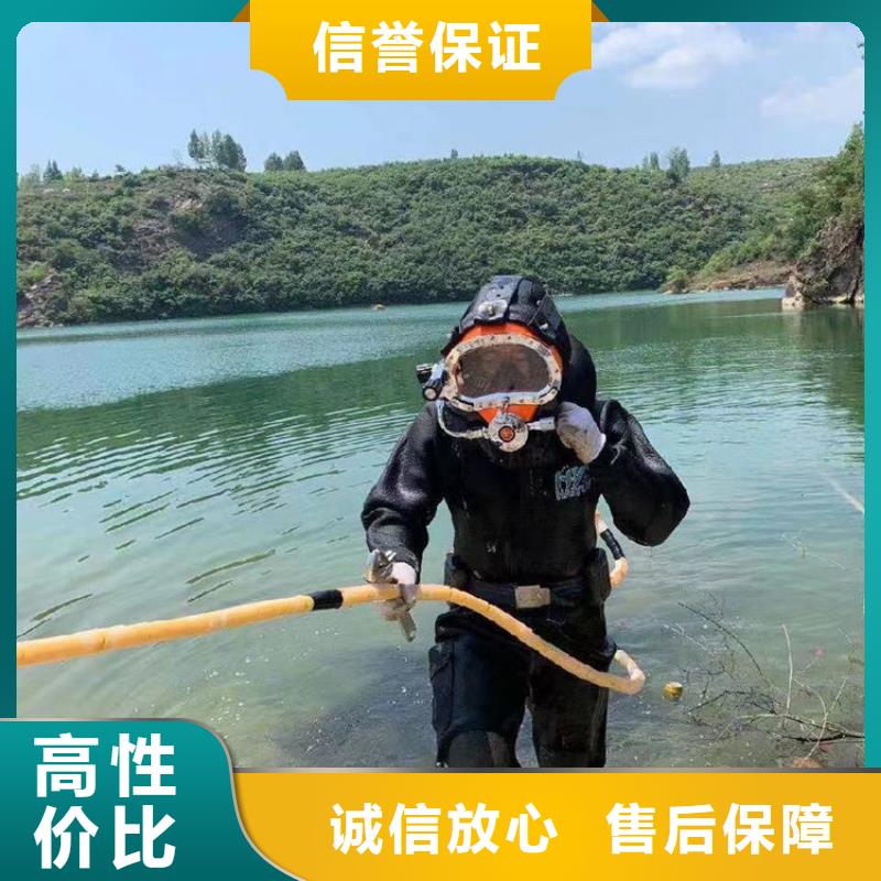  水上浮吊船精英团队