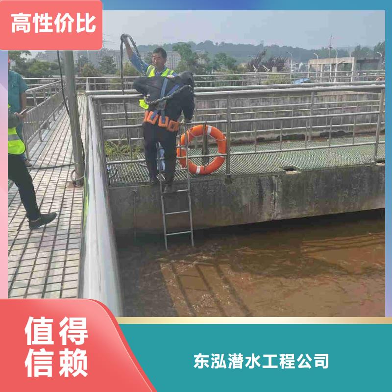 潜水员水里拍照送货上门