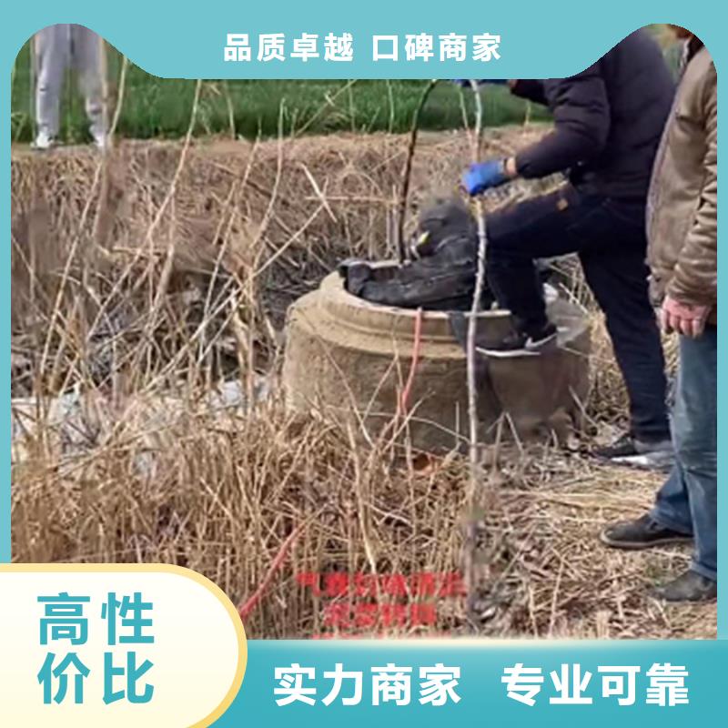 潜水员切割钢筋笼施工团队