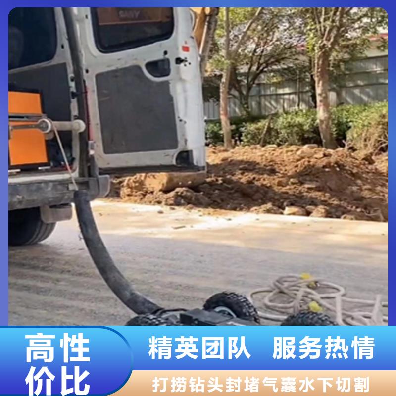 潜水员切割钢筋笼施工团队
