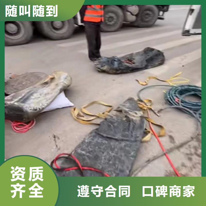 潜水员切割钢筋笼施工