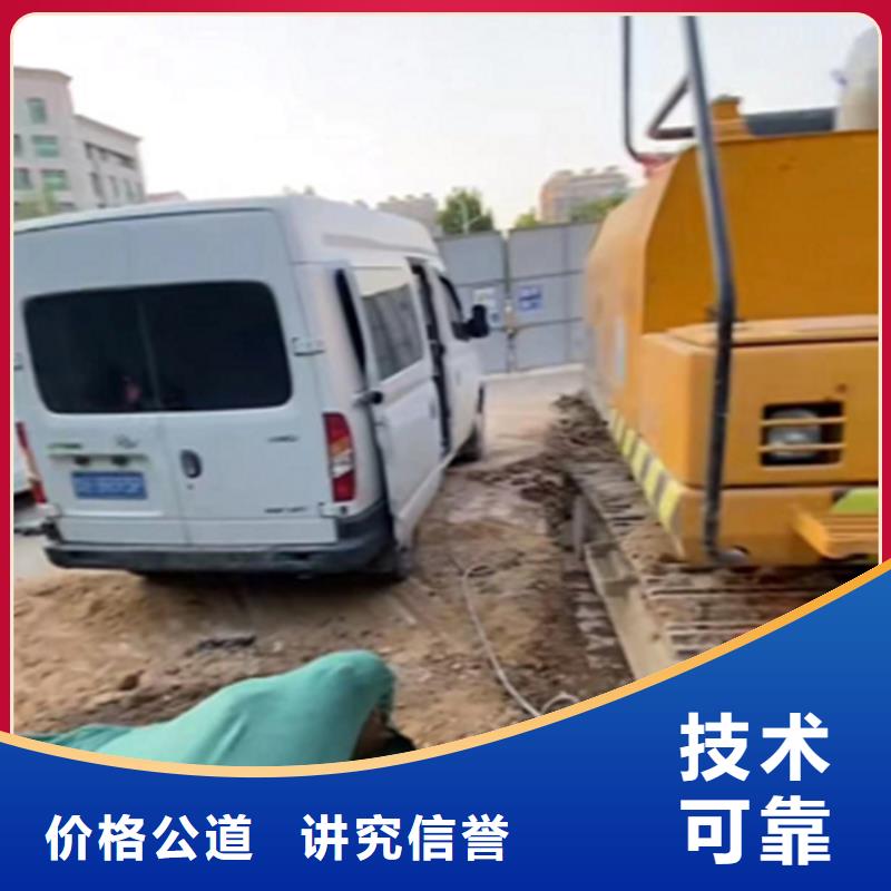 潜水员切割钢筋笼施工团队