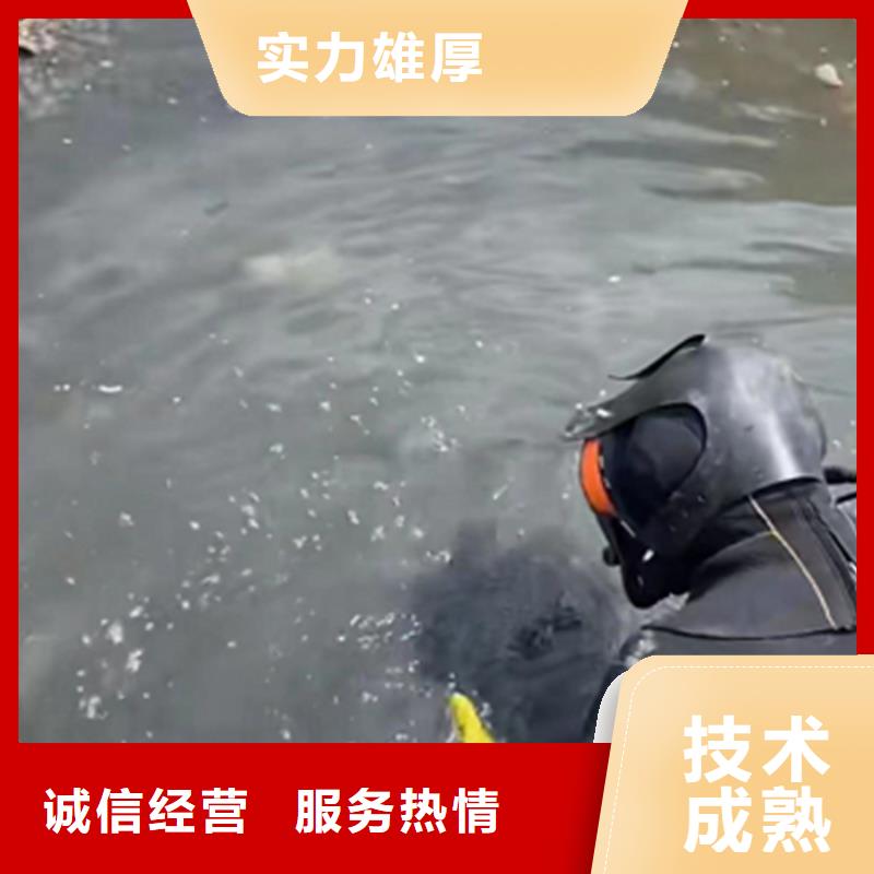 潜水员切割钢筋笼施工