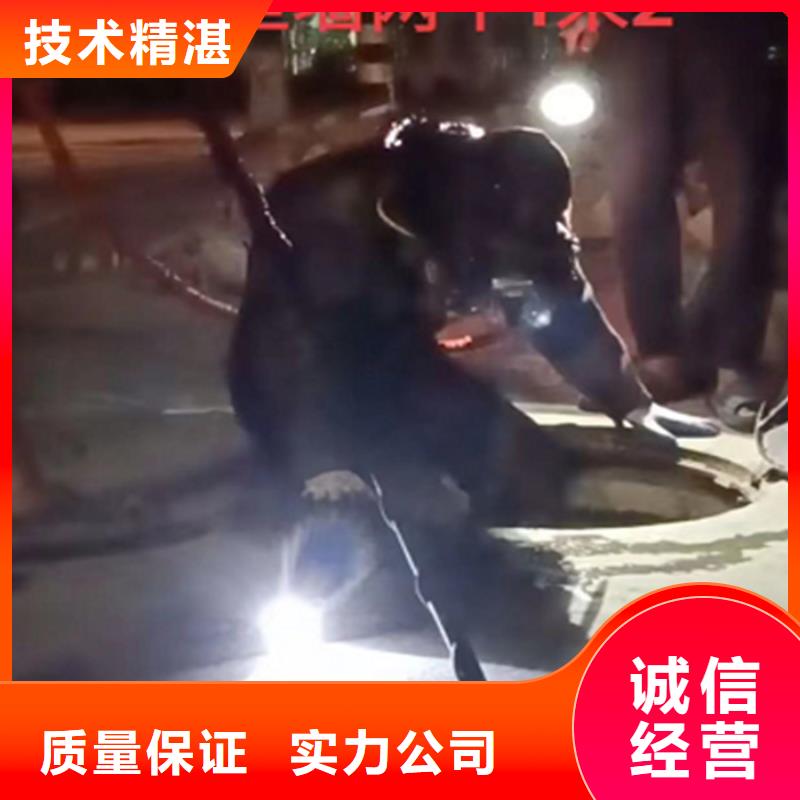 潜水员切割钢筋笼施工