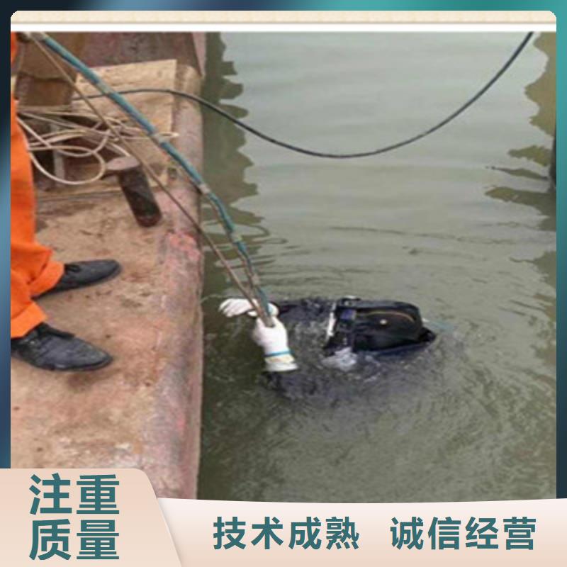 潜水员水里打孔水下摄影2025已更新（实力/）