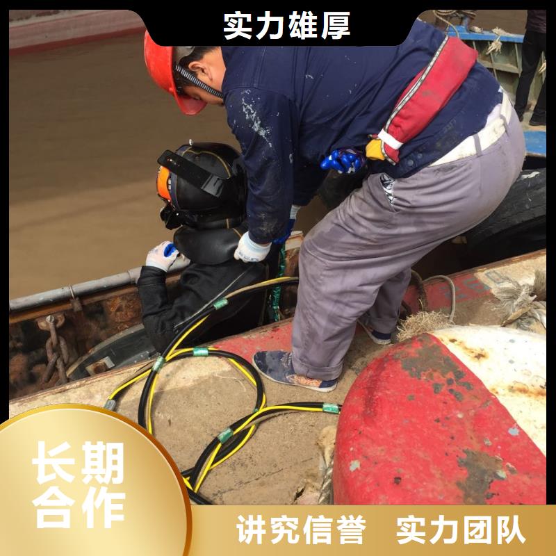 武汉市水下打捞队1抓紧时间到现场