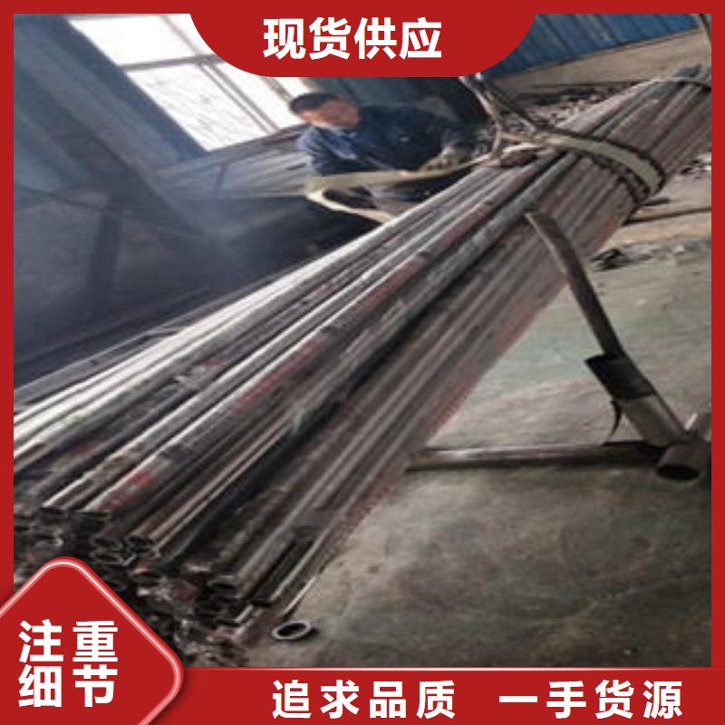 道路隔离栏杆不锈钢复合管护栏批发价格现货实拍