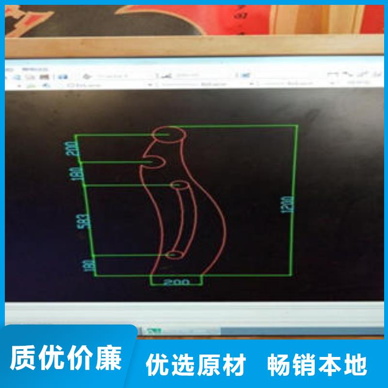 道路隔离栏杆不锈钢复合管护栏批发价格现货实拍